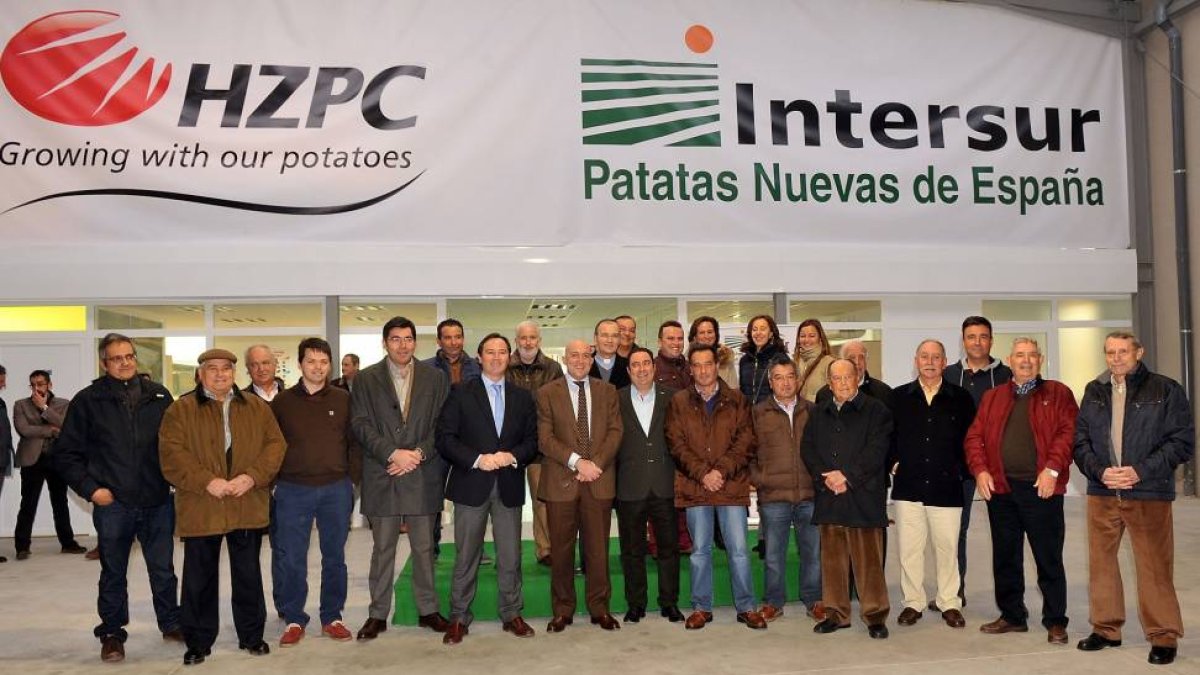 El presidente de la Diputación de Valladolid, Jesús Julio Carnero, asiste a la inauguración de la empresa Intersur-Patatas Nuevas de España en El Carpio (Valladolid)-Ical