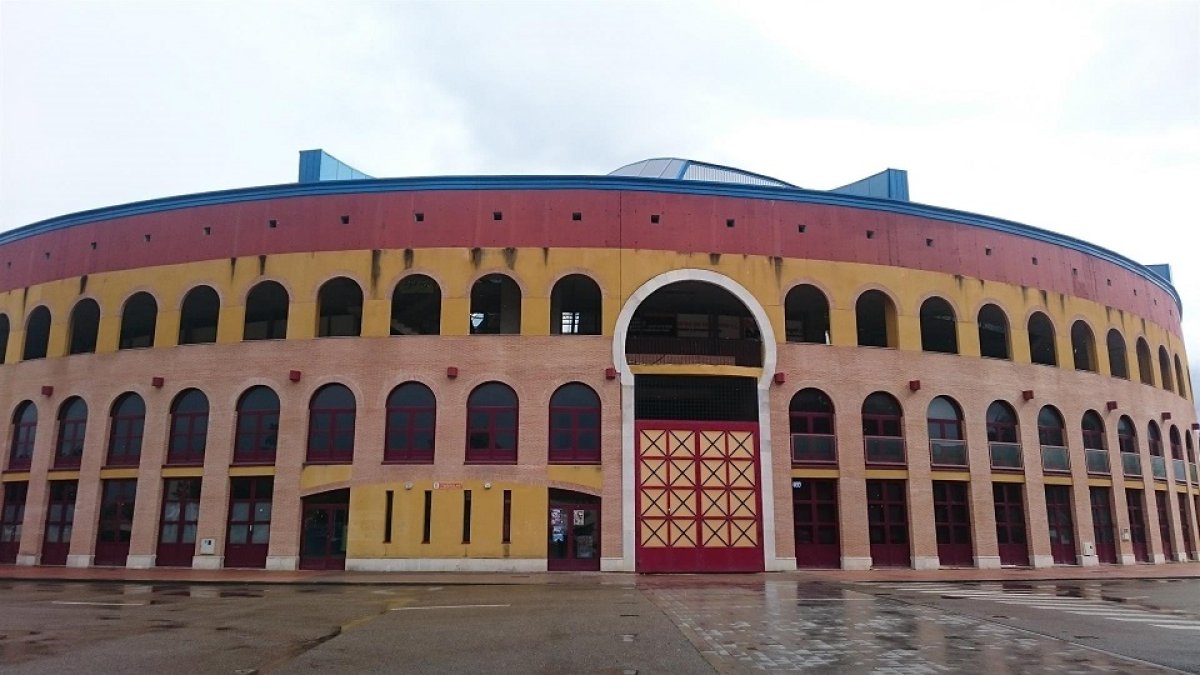 Fiscalía pide diez años de inhabilitación al exalcalde de Íscar por presunta prevaricación en el Centro Multiusos - CENTRO MULTIUSOS DE ÍSCAR. - ARCHIVO.