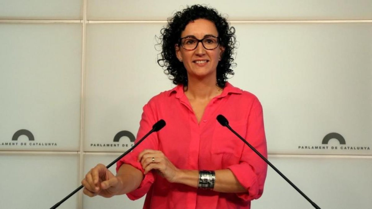 Marta Rovira, durante la rueda de prensa que ha ofrecido este martes en el Parlament.-MARIA BÉLMEZ (ACN)