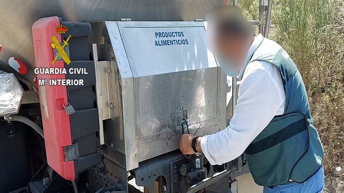 Detenidas diez personas relacionadas con el transporte ilegal de productos alimenticios - EUROPA PRESS