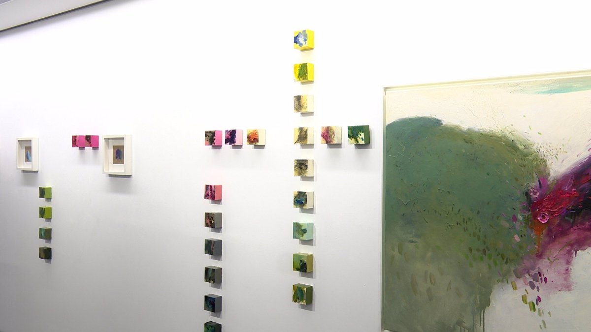 Muestra de la exposición 'Cromatismos en busca de la belleza' de Laura Juárez. - EUROPA PRESS