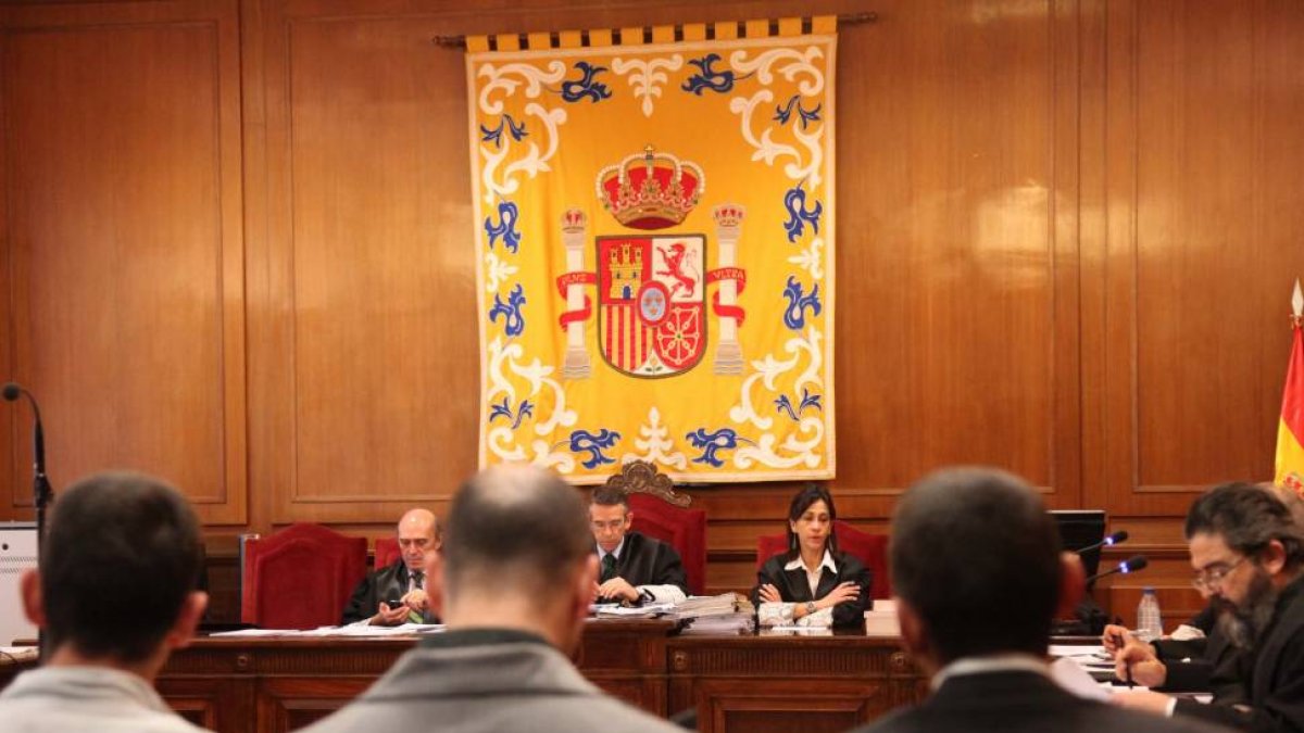 Juicio a tres personas por robos en dos restaurantes e intento de homicidio-Ical