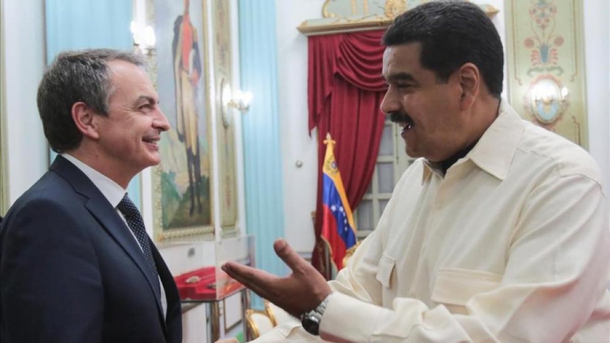Zapatero y Maduro en el palacio de Miraflores.-AFP