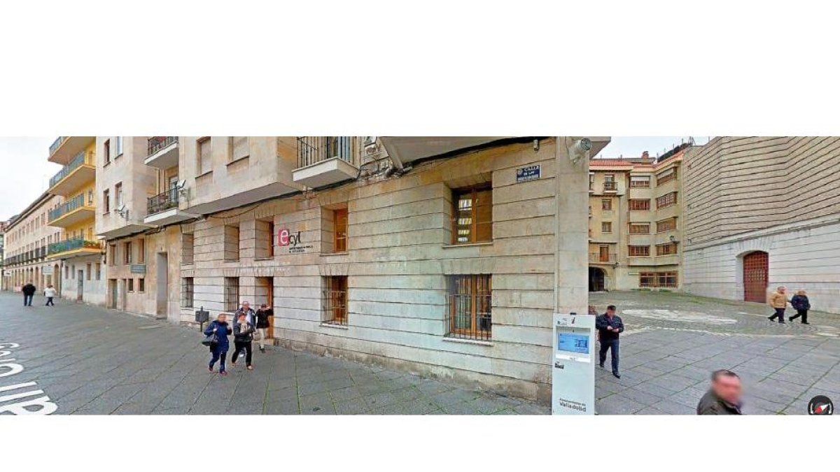 La actual oficina del Ecyl en la calle Cadenas de San Gregorio.-EL MUNDO