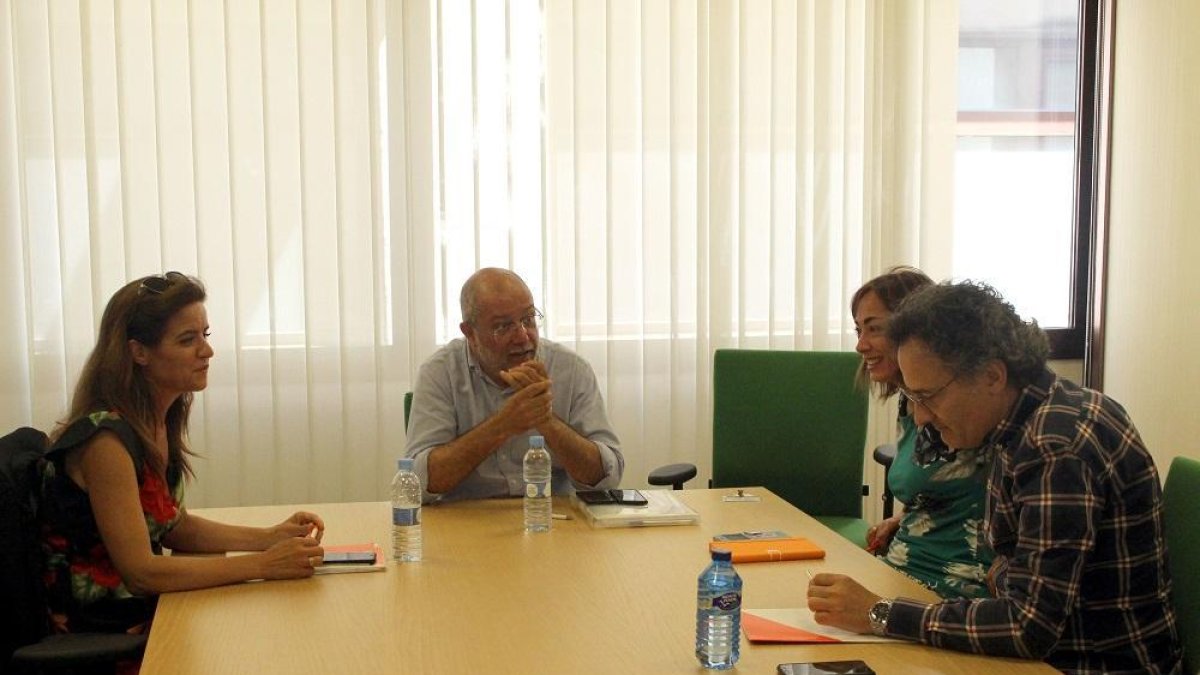 Ana Carlota a la izquierda de la imagen, y en el centro Francisco Igea.-ICAL