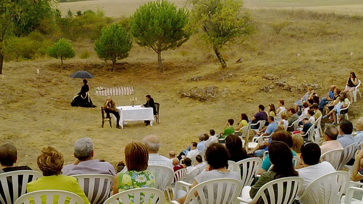 Una imagen de archivo de un espectáculo en el Festival de Teatro Alternativo de Urones de Castroponce. | FETAL