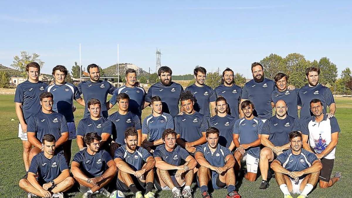 Los jugadores del VRAC que acudieron al primer entrenamiento de la temporada.-J.M. LOSTAU