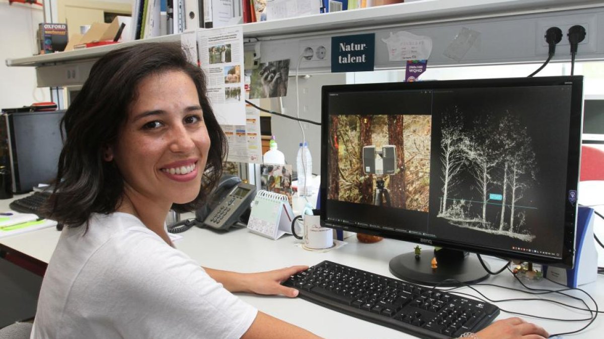 Sara Uzquiano, investigadora que ha realizado un estudio novedoso que facilita las tareas de inventario forestal gracias al escaneo terrestre con infrarrojos-Manuel Brágimo