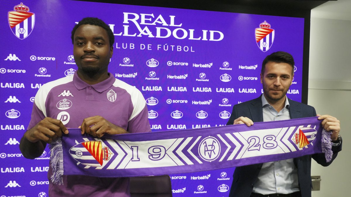 Boyomo junto a Fran Sánchez en la presentación. / PHOTOGENIC