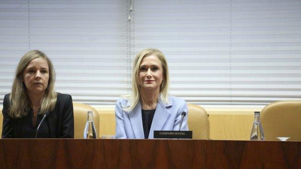 Cristina Cifuentes durante su comparecencia en la comisión de universidades.-DAVID CASTRO