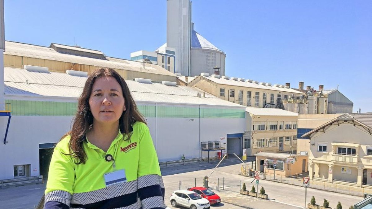 La ingeniera química Laura Diego en las instalaciones de la fábrica de Azucarera en la localidad zamorana de Toro.-EL MUNDO