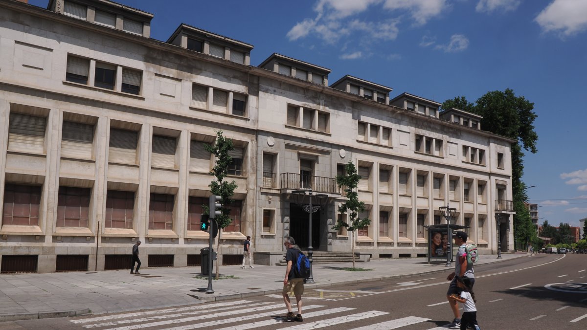 Fachada del antiguo Colegio El Salvador, junto a San Pablo, donde se ubicará el Campus.- PHOTOGENIC