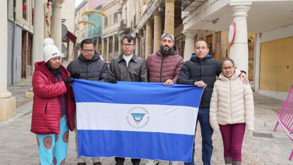 27 12 13 51 145400681