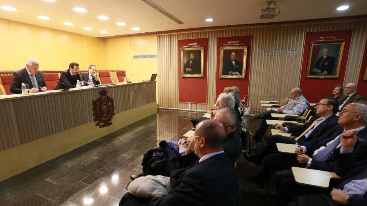 El presidente del TSJCyL, José Luis Concepción(I), el abogado Enrique Sanz, y el Fiscal Superior de CyL, Manuel Martín-Granizo(D)-Ical