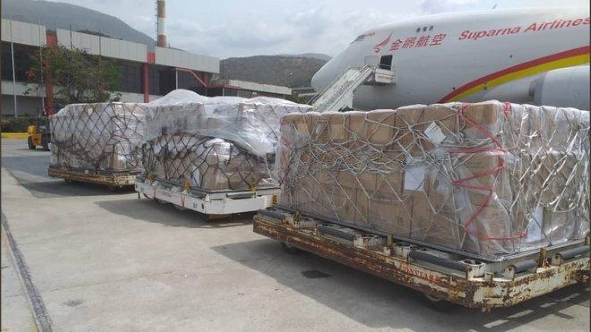 Venezuela ha recibido 465 toneladas de medicamentos y medicinas procedentes de China, Rusia, la Cruz Roja, OPS y Unicef.-AGENCIAS