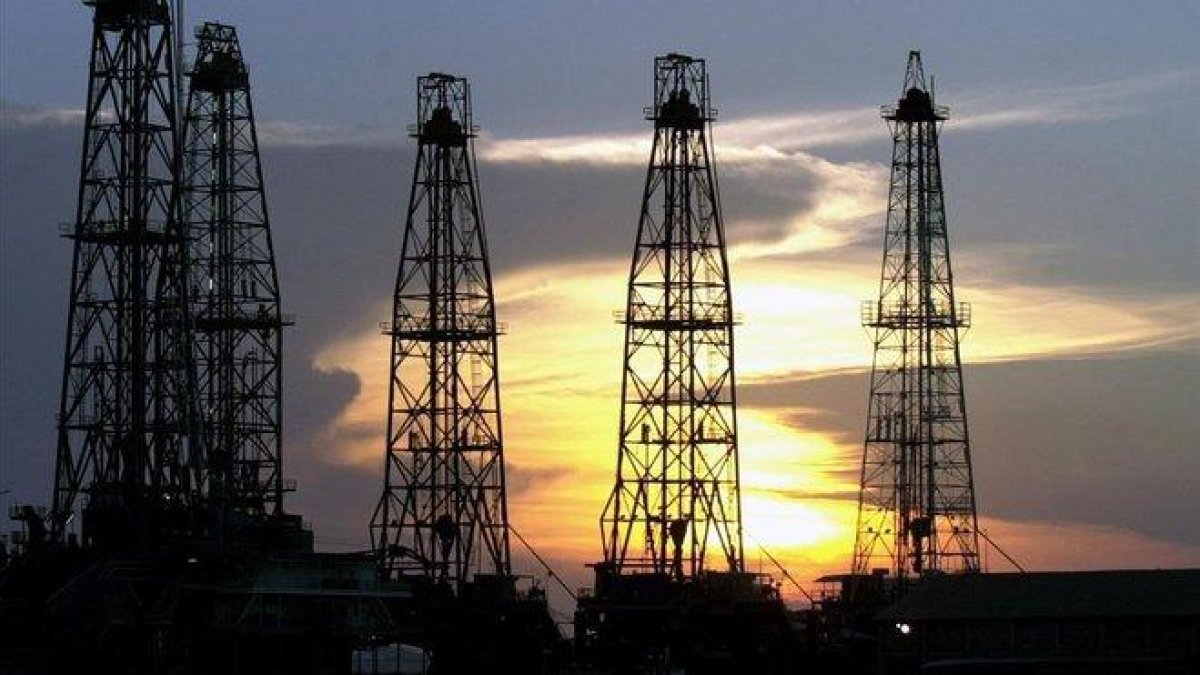 Campo de extracción petrolífero en Cabimas, a 500 kilómetros de Caracas.-ANA MARÍA OTERO (AP)