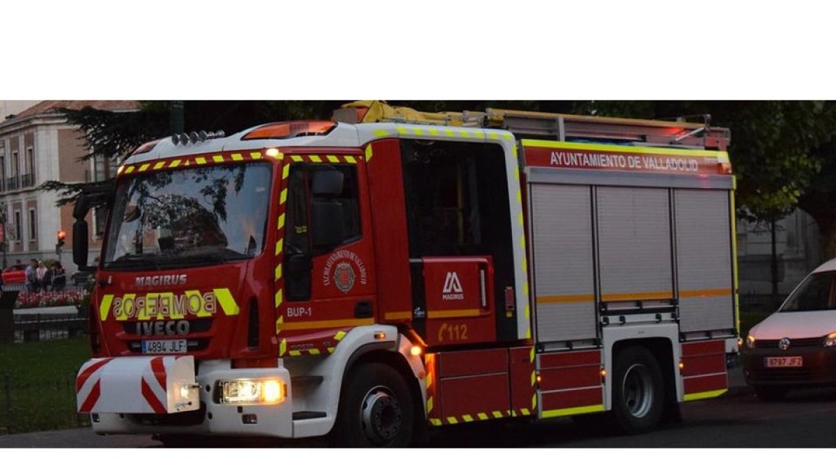 Foto de archivo de un camión de bomberos de Valladolid.- E.M.