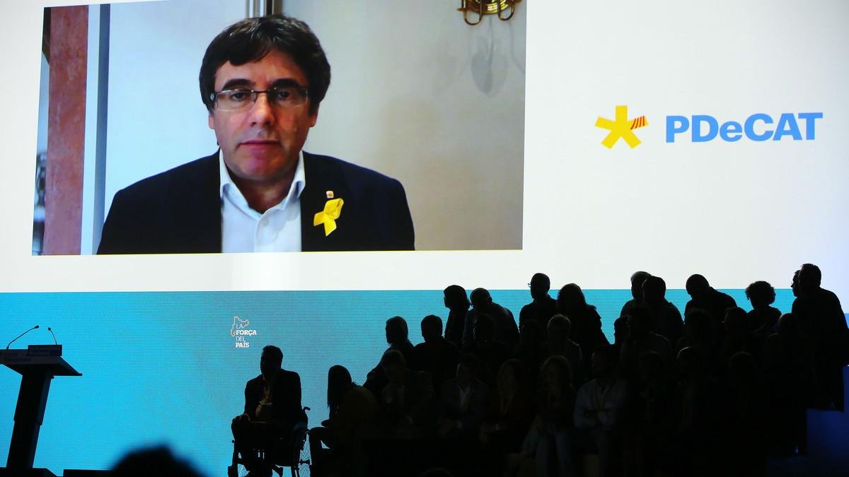 Puigdemont participa, de forma virtual, en la primera asamblea del PDECAT, este domingo.-RICARD CUGAT