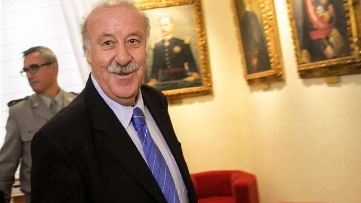 Del Bosque, en una visita a la Academia General Militar de Zaragoza.-EFE / JAVIER CEBOLLADA
