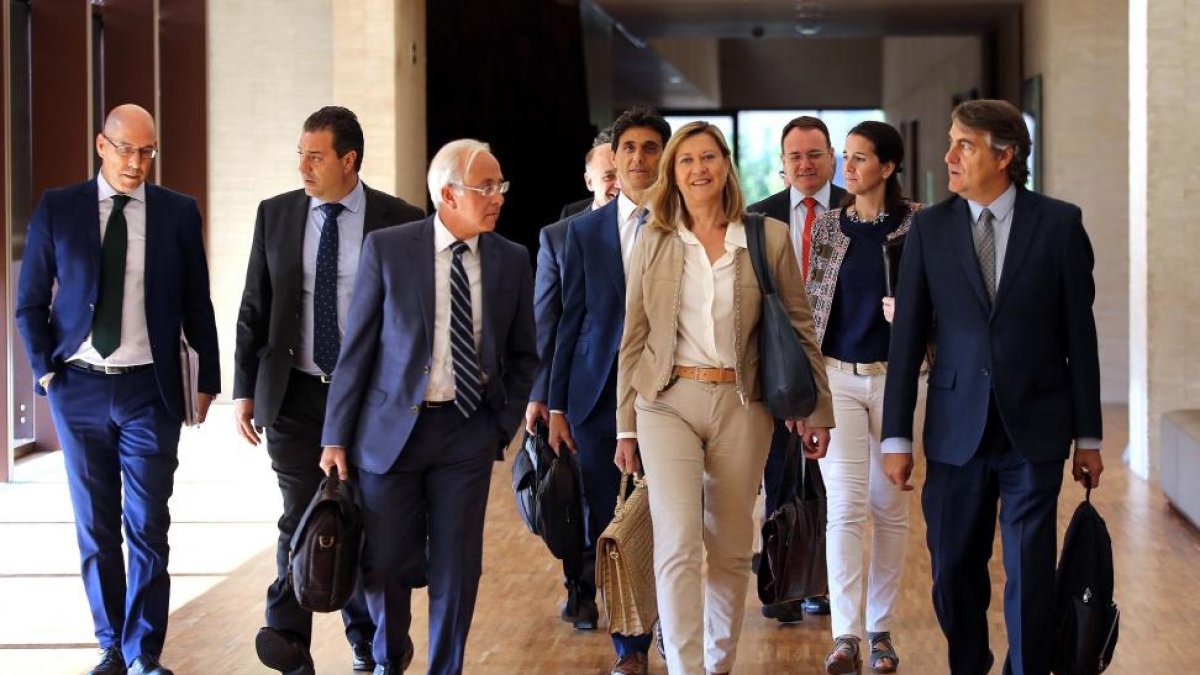 La consejera de Economía y Hacienda, Pilar del Olmo, comparece en la Comisión de Economía y Hacienda de las Cortes para informar sobre el grado de cumplimiento de los objetivos de la legislatura.-ICAL