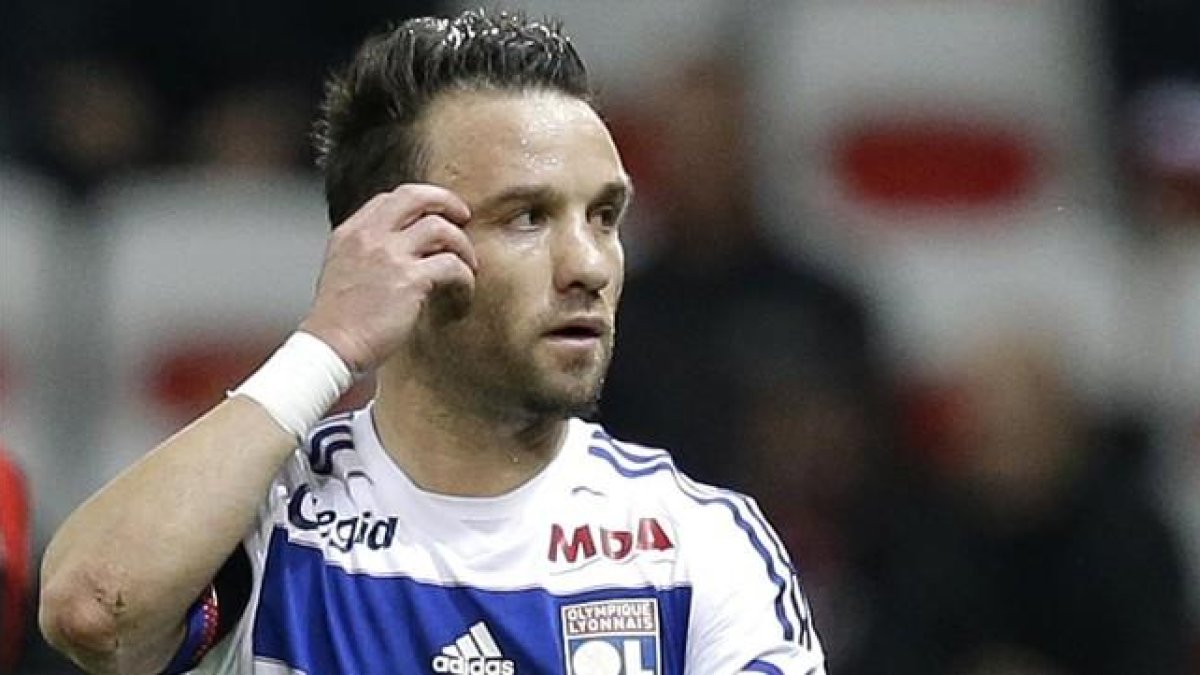 Mathieu Valbuena, durante el partido disputado en Niza con el Lyón el pasado fin de semana.-AP / LIONEL CIRONNEAU
