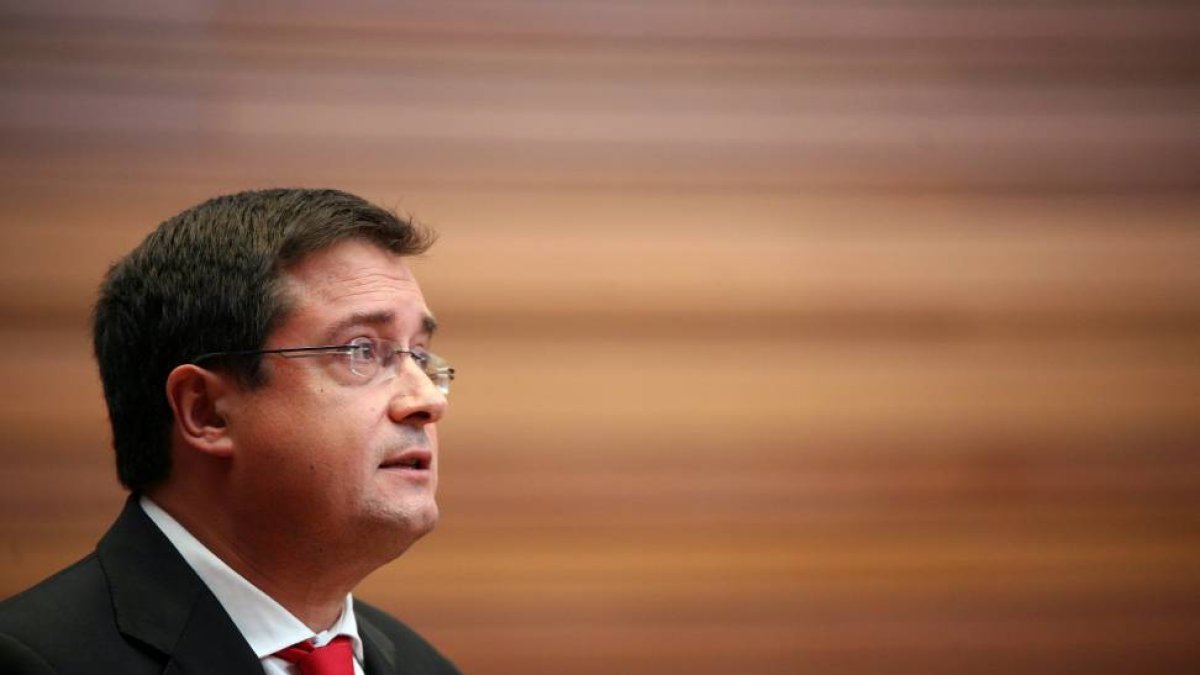 El portavoz del Grupo Parlamentario Socialista, Óscar López, durante el Pleno de las Cortes de Castilla y León-Ical