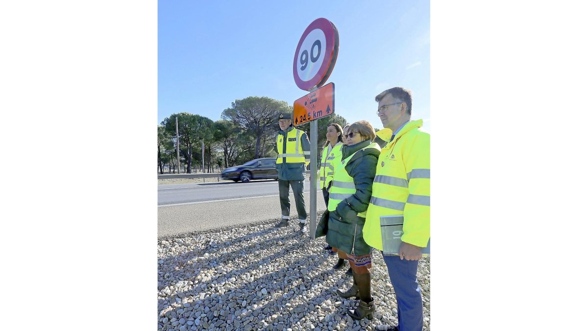 Señalización que muestra el nuevo límite de velocidad.-ICAL