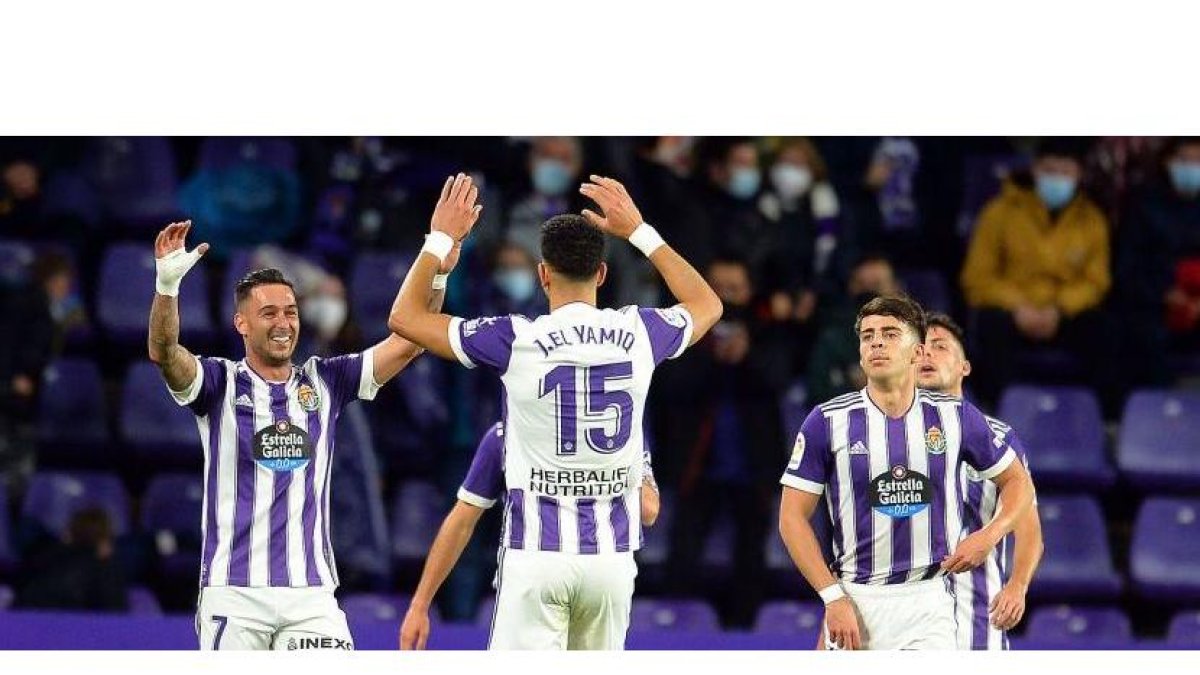 El Yamiq celebra el primer tanto. / E.M.