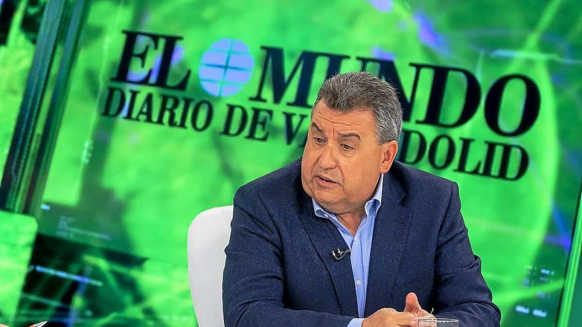 José Manuel Barrio durante ‘La Quinta Esquina’, programa emitido en La 8 Valladolid.-PABLO REQUEJO / PHOTOGENIC