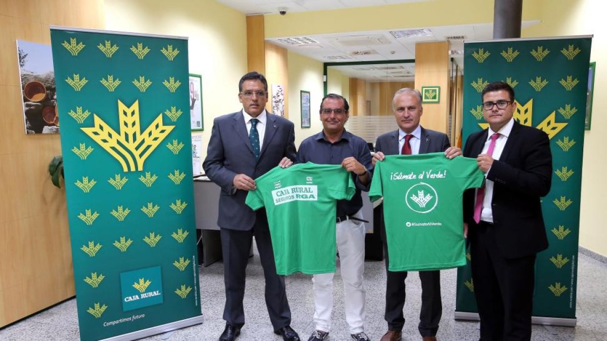 El director comercial de la entidad en Salamanca, Agustín pérez; el director de Comunicación de la Caja en Zamora, Narciso Prieto; el director de zona de Caja Viva y el director de zona de Caja Soria Jorge Esteban Javier Diago en la presentación del Día S-ICAL