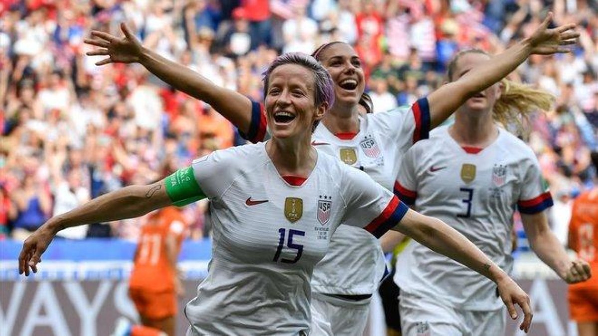 Megan Rapinoe celebra el gol de penalti con el que abrió el marcador en la final.-AFP