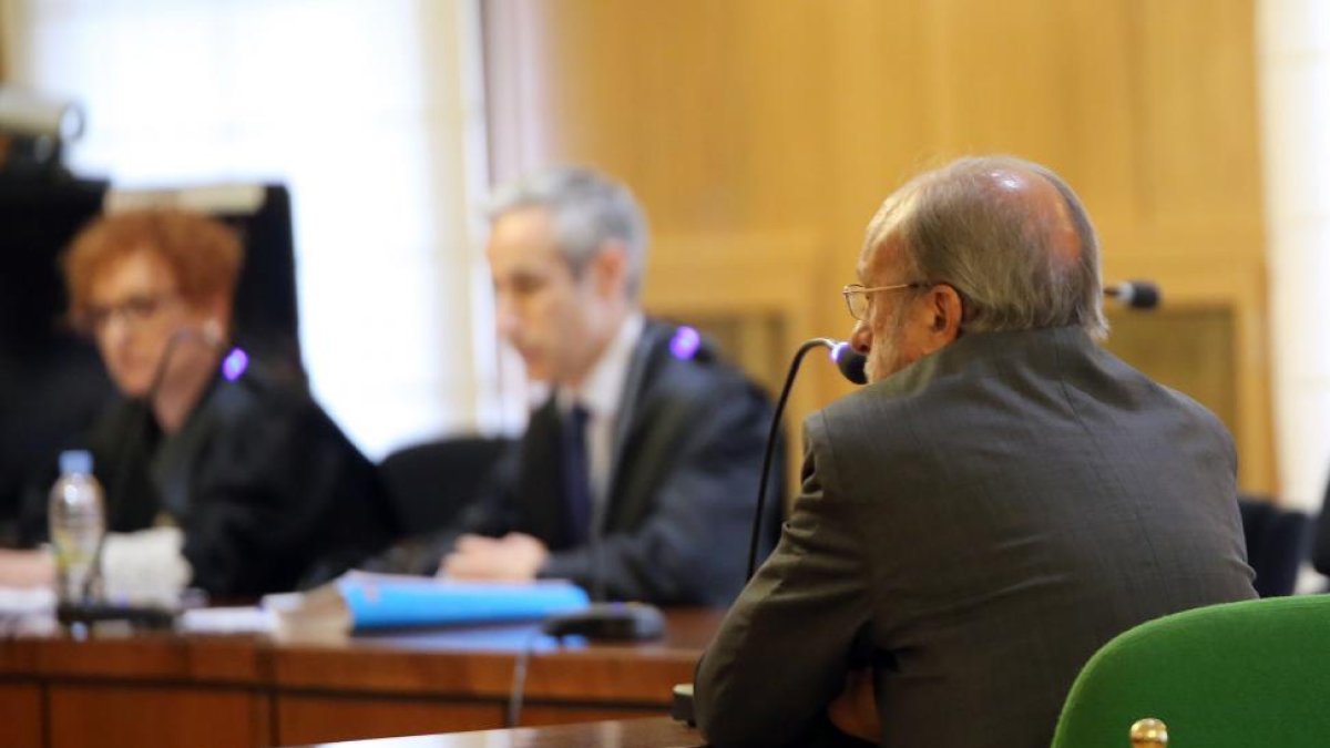 Javier León de la Riva, durante su declaración en la Audiencia.-ICAL