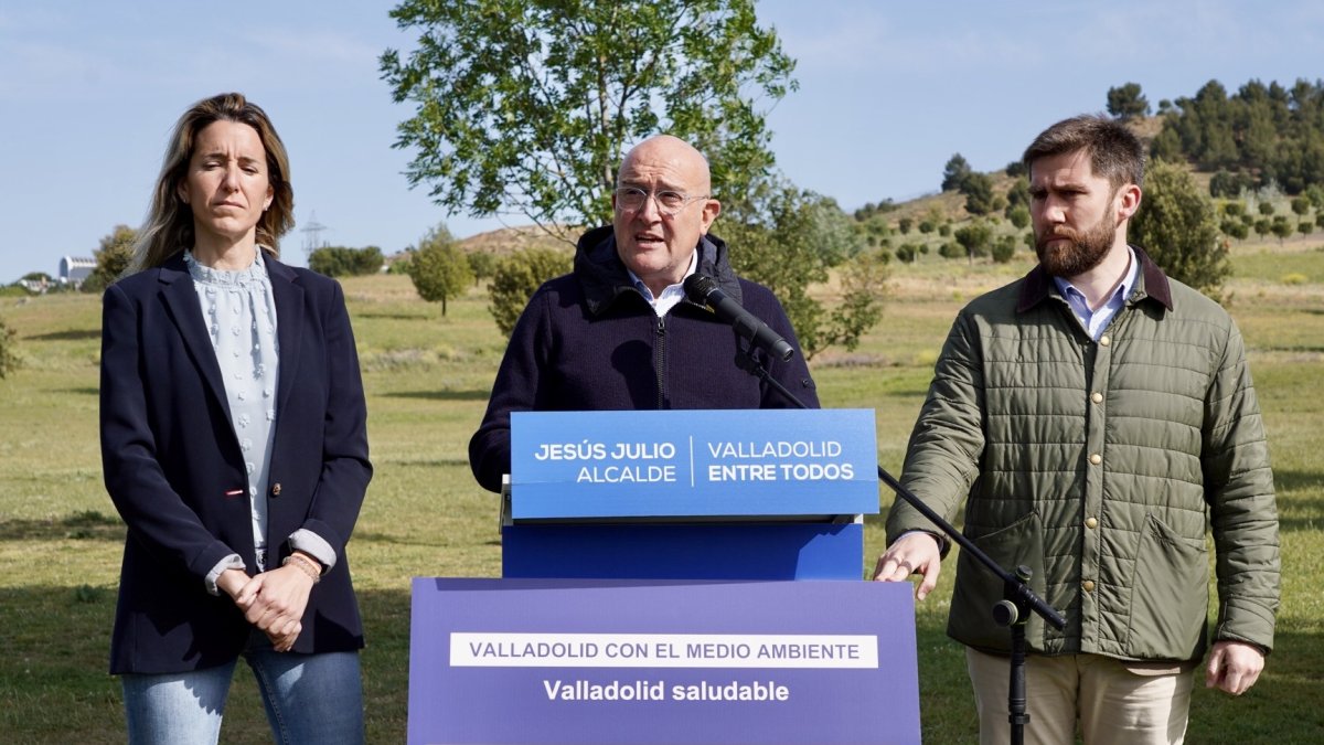 El candidato del Partido Popular, Jesús Julio Carnero, durante su rueda de prensa. ICAL