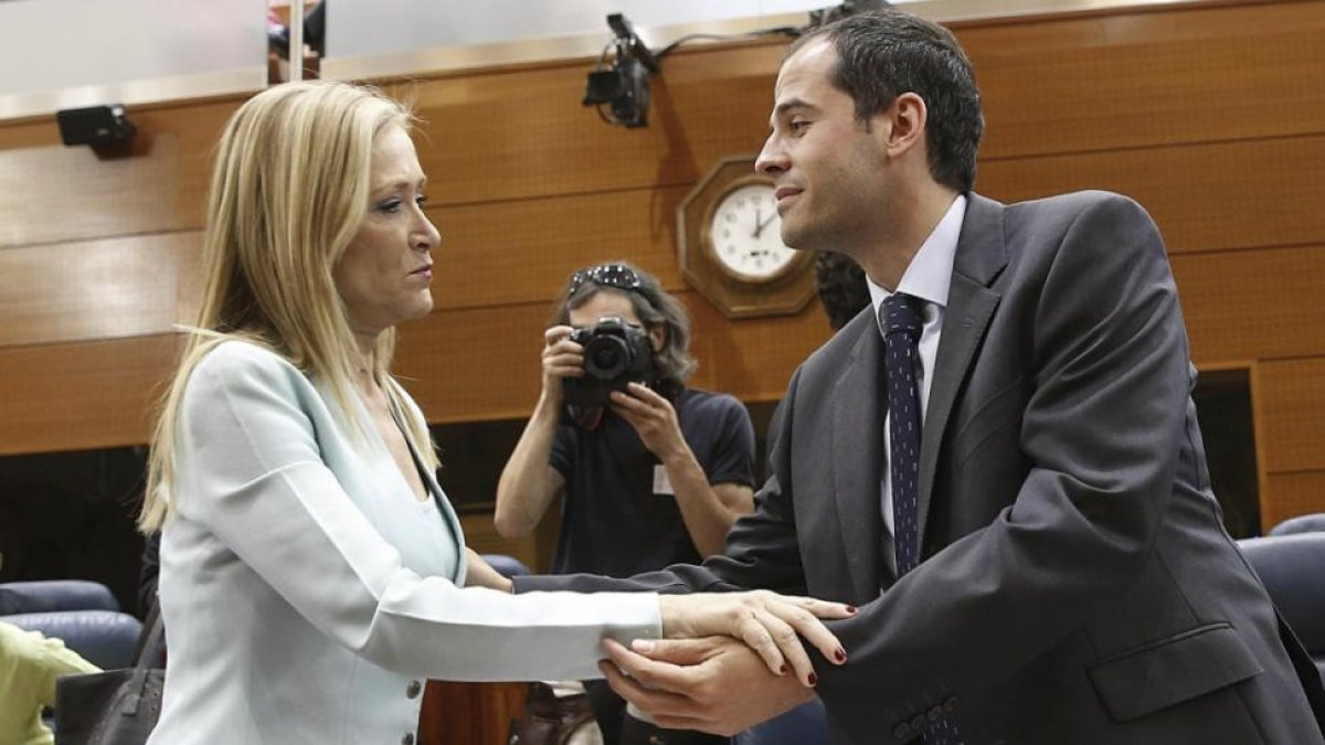 Ciudadanos condicionó su apoyo al PP a que cualquier cargo público que falsificara su currículum debería dimitir.-/ PACO CAMPOS (EFE)