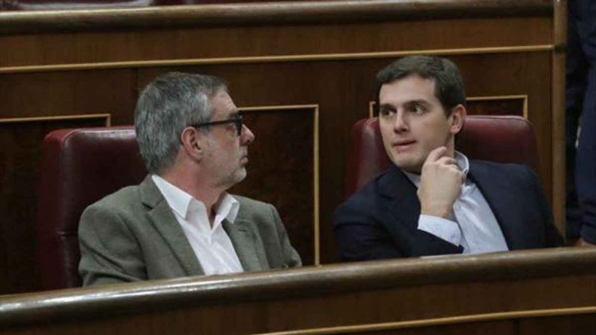 José Manuel Villegas y Albert Rivera, el martes, en el Congreso de los Diputados.-EFE / ZIPI