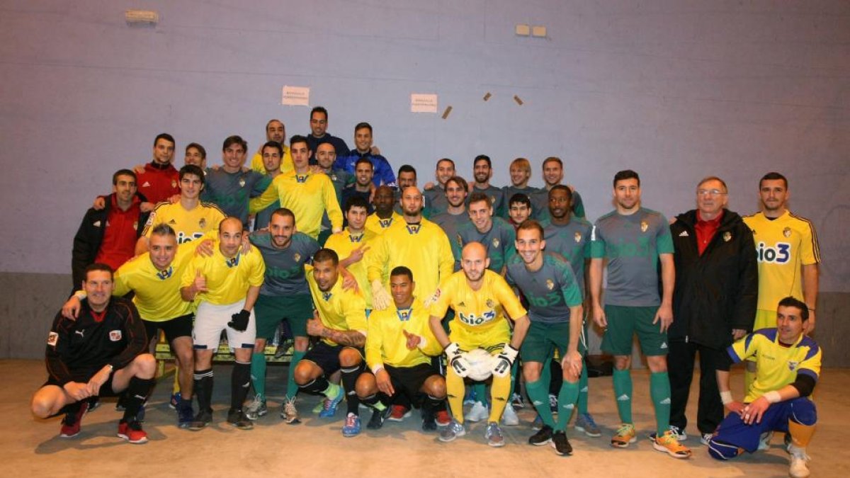 Internos de la cárcel de Mansilla de las Mulas (León), y jugadores de la S.D. Ponferradina, juegan un partido amistoso-Ical
