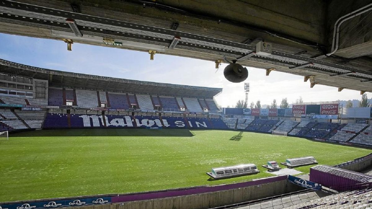 El estadio José Zorrilla se prepara para albergar la final de la Copa del Rey de rugby.-P. REQUEJO