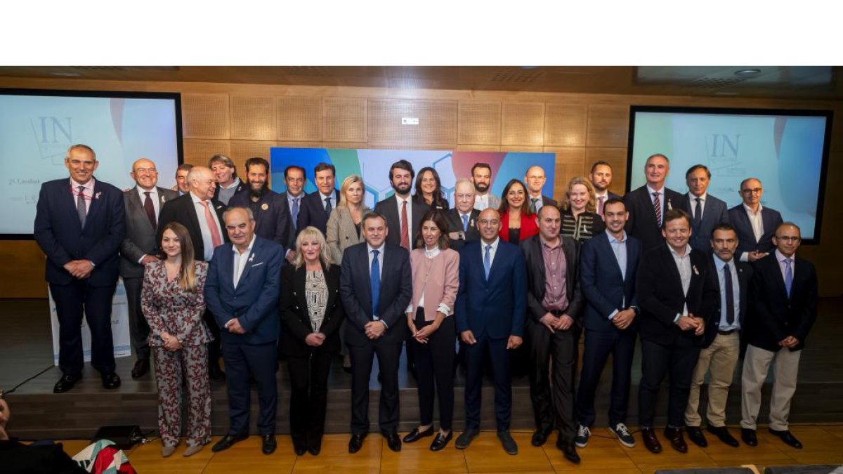 Foto de familia de los Premios Innovadores Diario de Valladolid-El Mundo. PHOTOGENIC