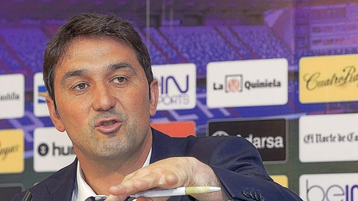 Braulio Vázquez, director deportivo del Valladolid, durante una rueda de prensa en Zorrilla.-PABLO REQUEJO