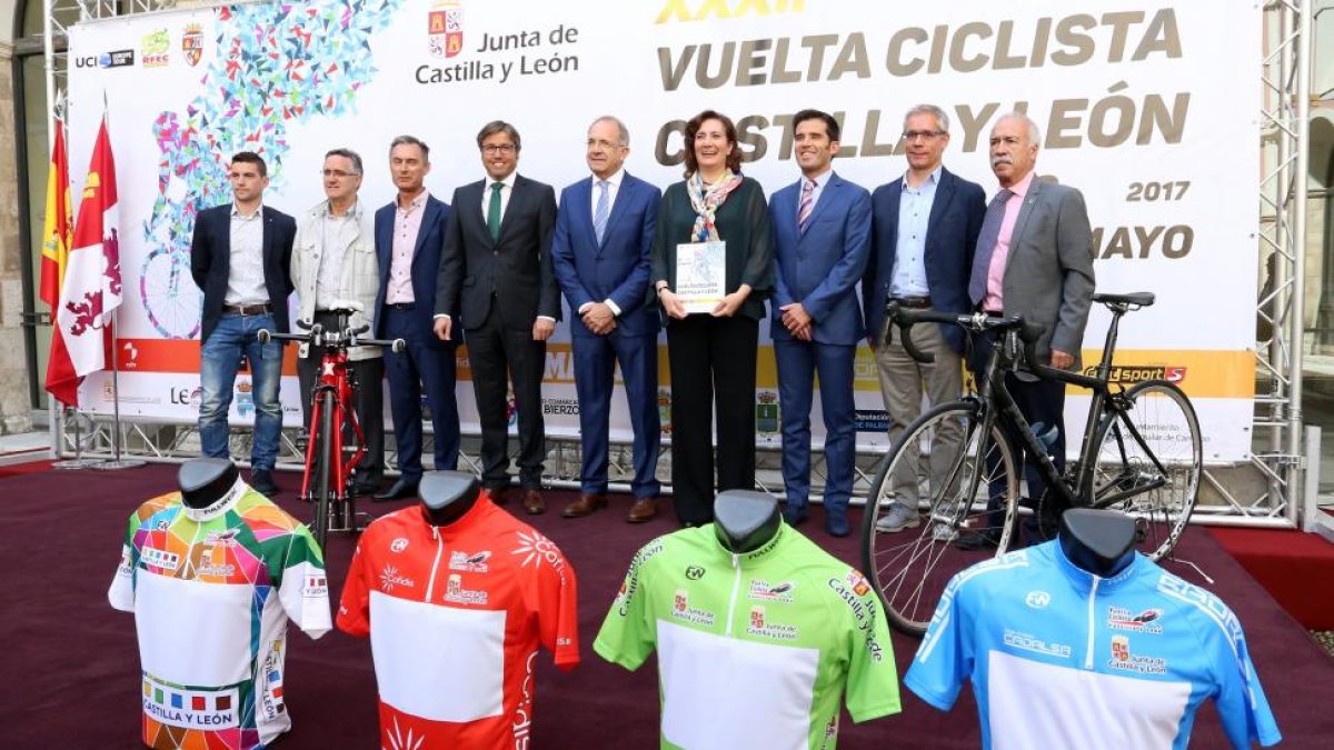 La consejera de Cultura y Turismo, María Josefa García Cirac, junto a organizadores y autoridades-ICAL