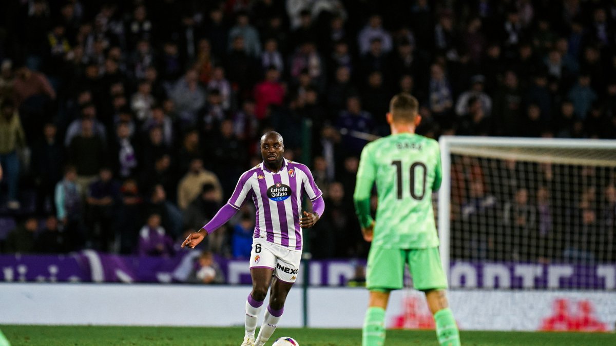 Boyomo, ante el leganesista Raba.