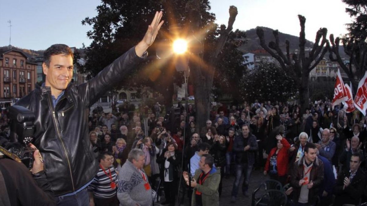 El exlíder del PSOE Pedro Sánchez este sábado en Asturias.-EFE / ALBERTO MORANTE