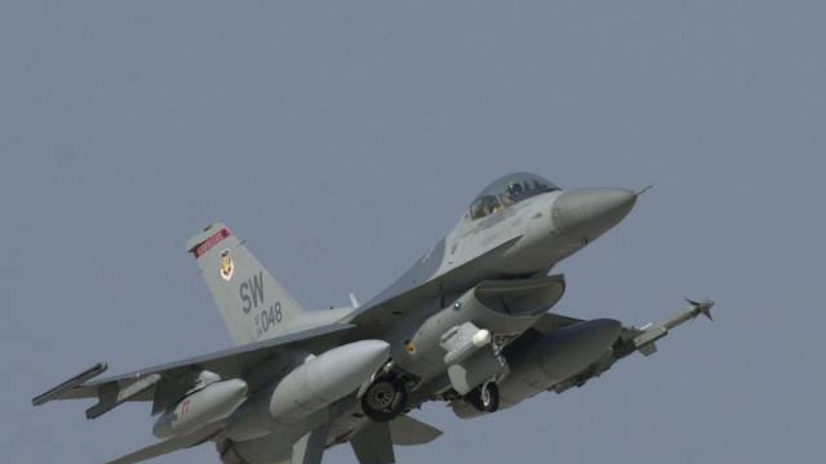 Un F16 Falcon estadounidense.-Foto: AP / BURHAN OZBILICI