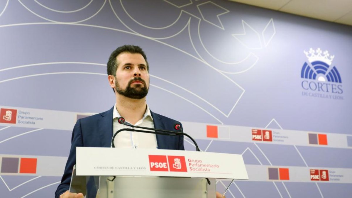 El portavoz socialista Luis Tudanca comparece en rueda de prensa-ICAL