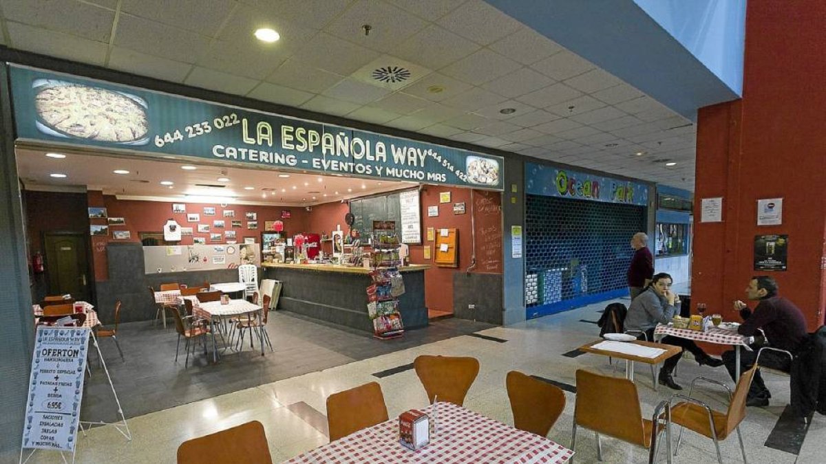 La Española Way, especializada en paellas y tortillas, se incorporó hace un mes en la planta baja-Pablo Requejo