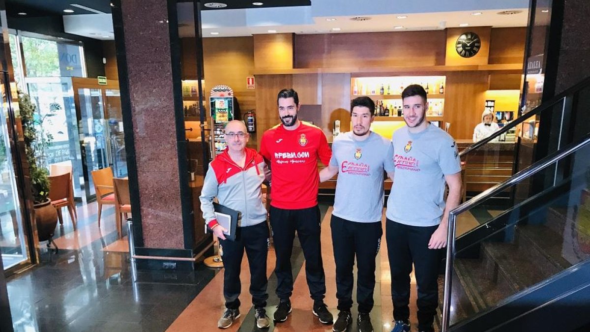 Jordi Ribera, Entrerríos, Alex Dujshebaev y Abel Serdio, ayer en el hotel de concentración de la selección.-G. VELASCO