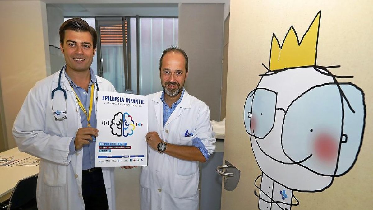 Antonio Hedrera y Ramón Cancho en las instalaciones de la Unidad de Neurología Infantil del Hospital Río Hortega de Valladolid.-J. M. LOSTAU