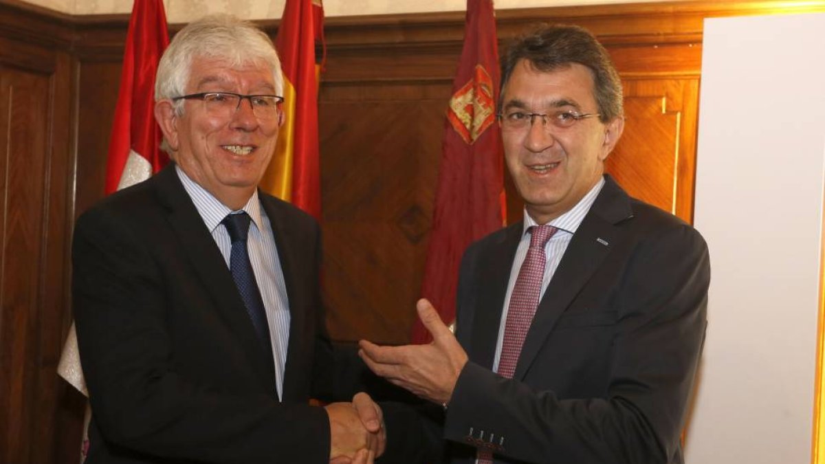 El presidente de la Diputación de León, Juan Martínez Majo, mostró la predisposición de la institucional provincial a participar en las “iniciativas conjuntas” que se pongan en marcha por parte de la Universidad de León (ULE) para convertir a la provincia-Ical