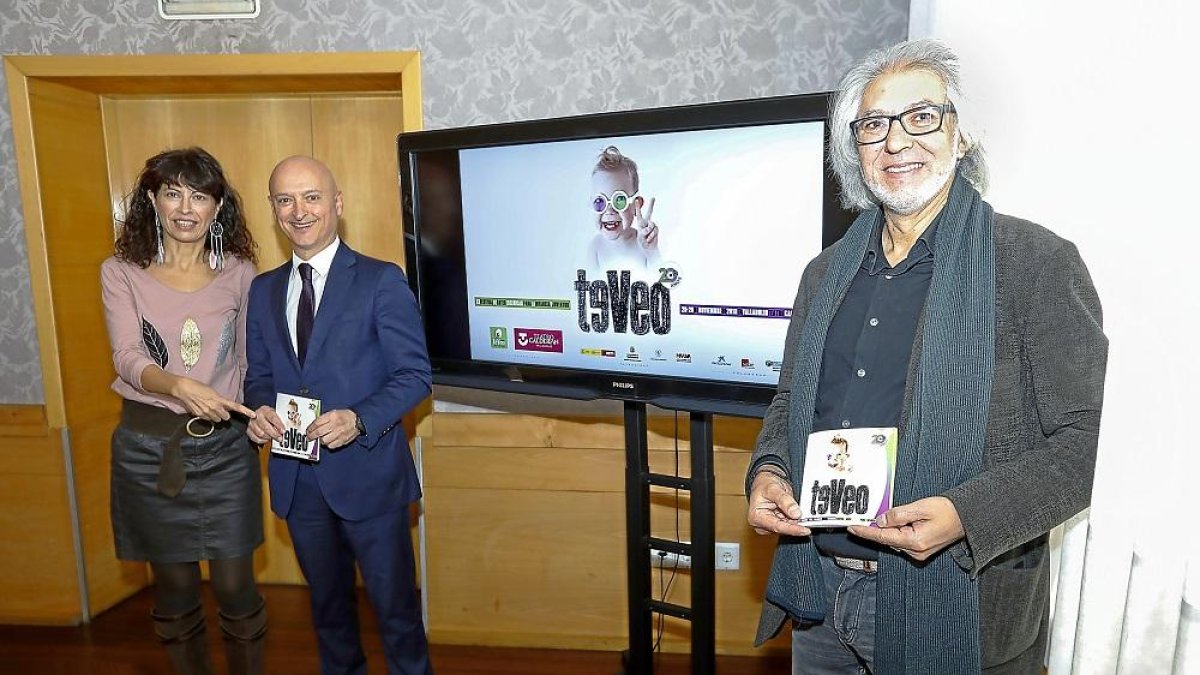 Ana Redondo, Fernando Lores y Jacinto Gómez, ayer, en el Teatro Calderón.-J. M. LOSTAU