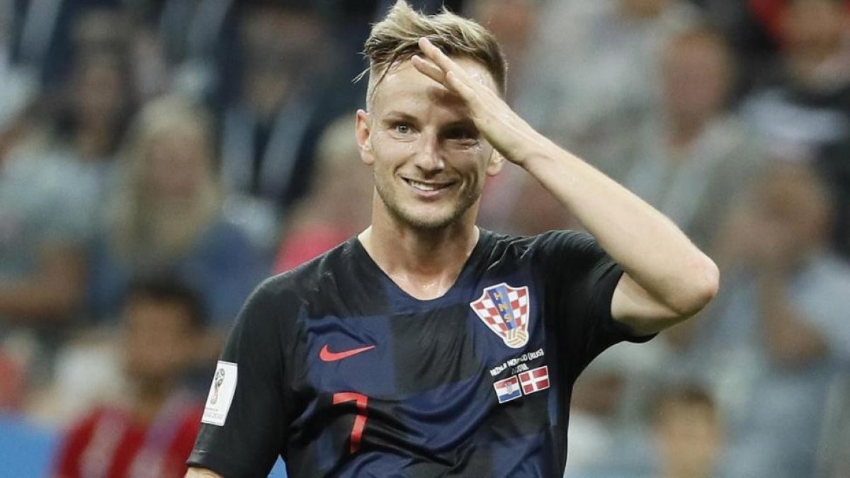 Rakitic celebra el pase a los cuartos de final tras marcar el penalti decisivo ante Croacia-ETIENNE LAURENT